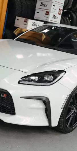 Фирменный шиномонтаж с адаптацией и балансировкой на стендах Hunter для Toyota GR86